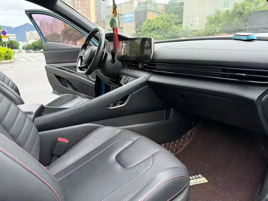 Hyundai Elantra — миниатюра 7