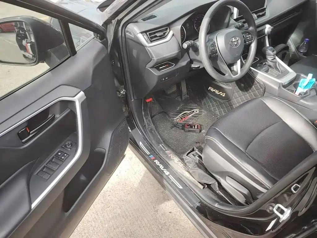 Toyota RAV4 — миниатюра 16