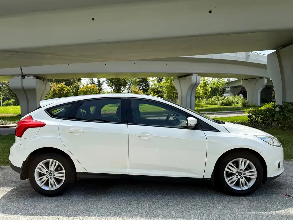 Ford Focus Hatchback 1.6L Auto Comfort Type, фото 7