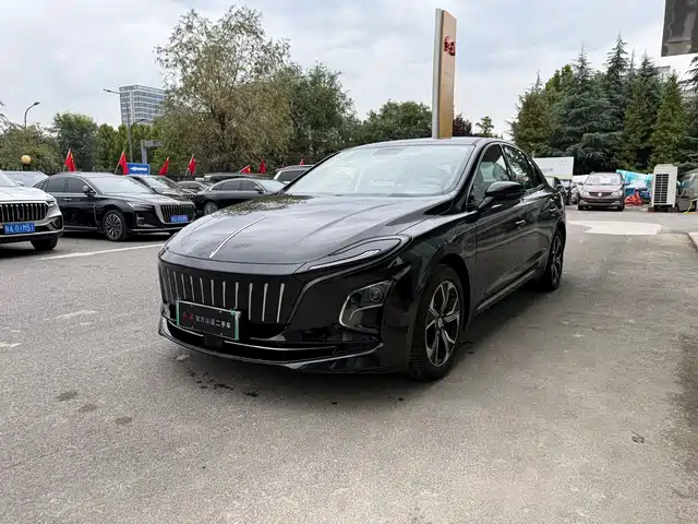 Hongqi E-QM5