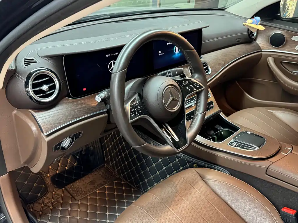 Mercedes-Benz E-Class — миниатюра 8
