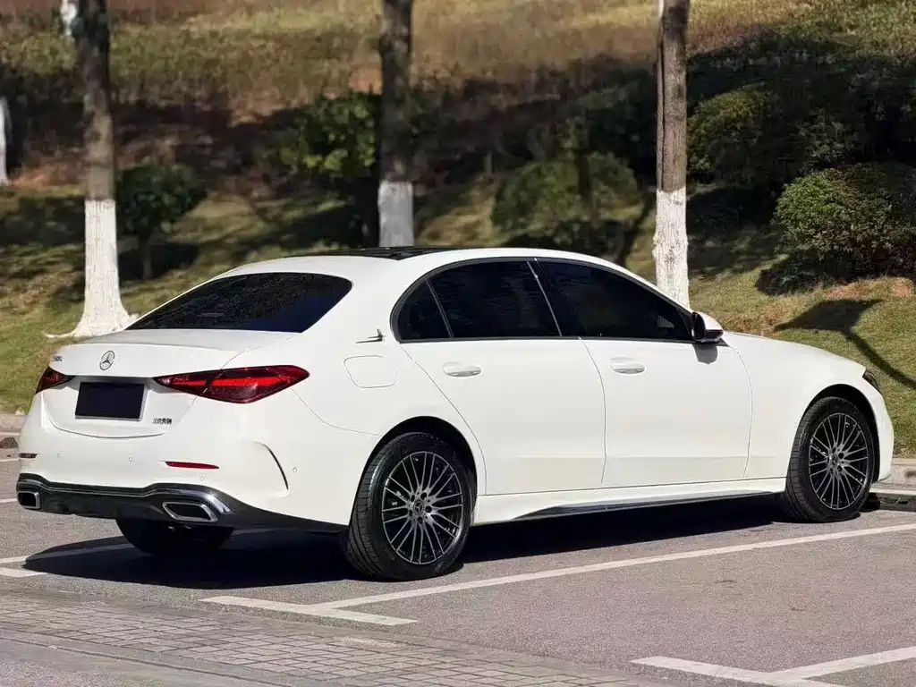 Mercedes-Benz C-Class — миниатюра 11