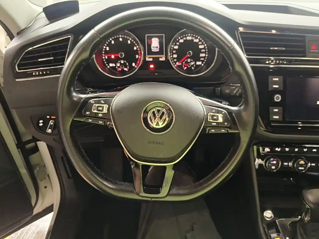 Volkswagen Tiguan L — миниатюра 11