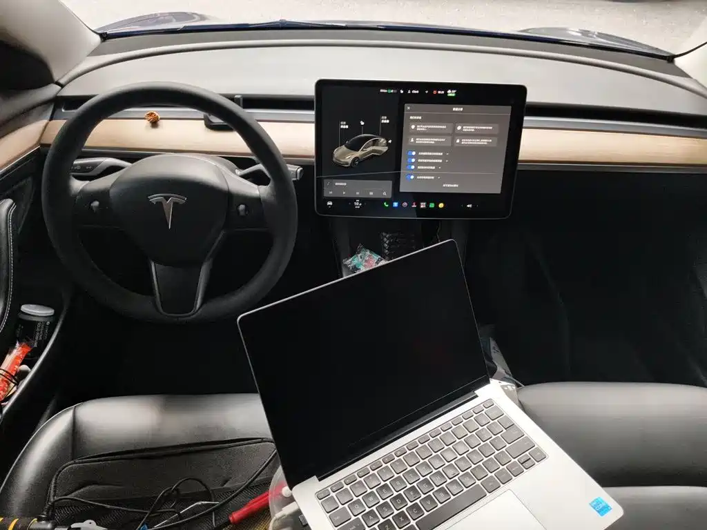Tesla Model 3 — миниатюра 10