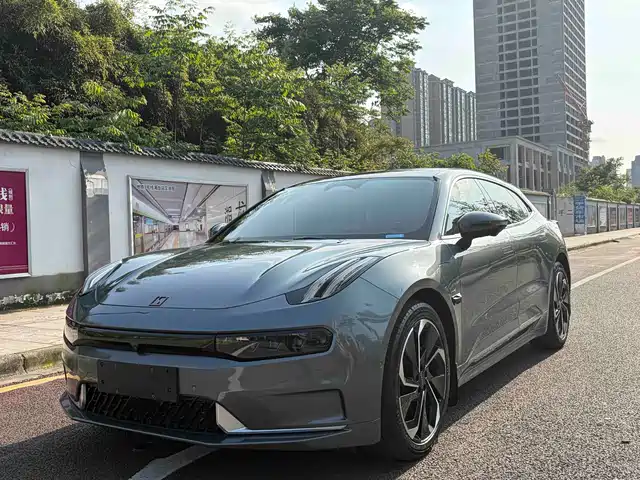 2022 Zeekr 001