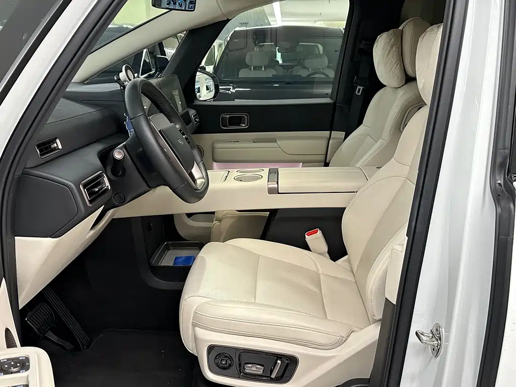 Li Auto MEGA 2025 Home