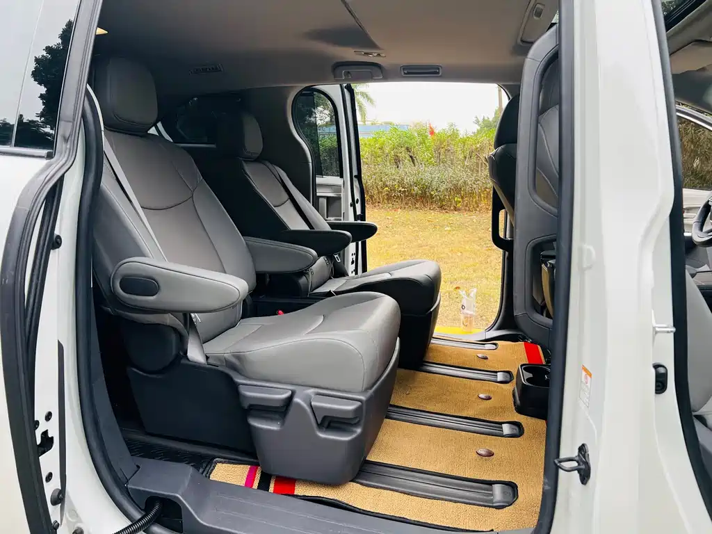Toyota Sienna — миниатюра 11