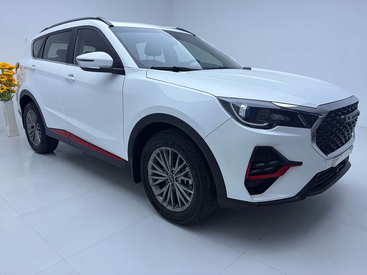 Jetour Jetour X70 1.5 л 2023 г. Белый, пробег 22000 км