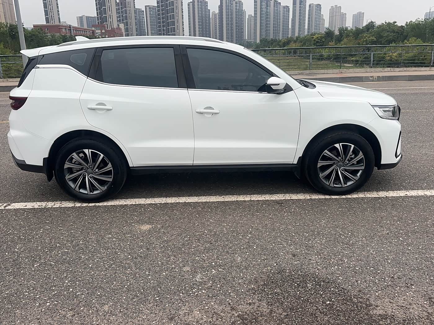Geely Emgrand X6 1.4 л 2023 г. Белый, пробег 31700 км