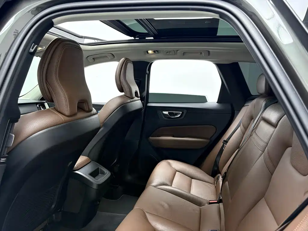 Volvo XC60 — миниатюра 6