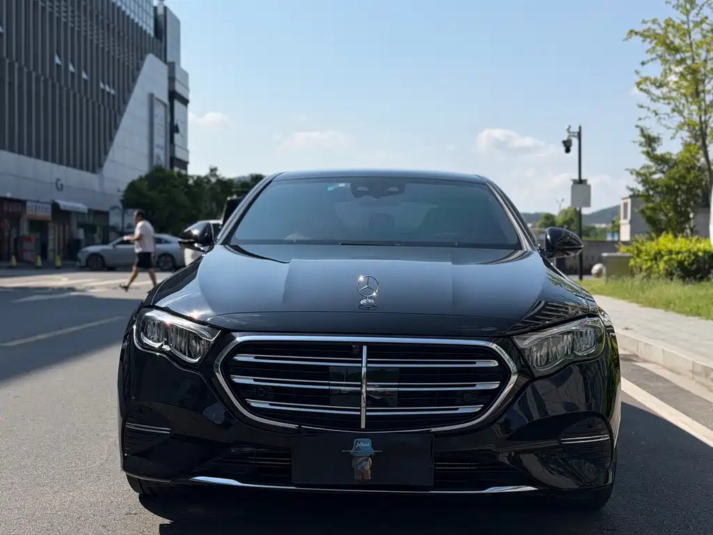Mercedes-Benz E-Class — миниатюра 2