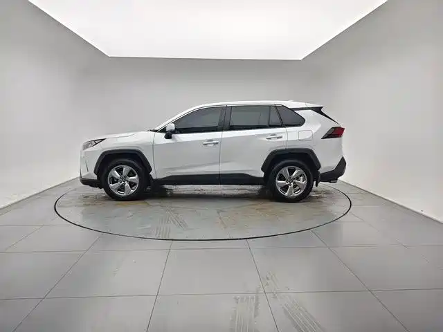 Toyota RAV4 — миниатюра 4