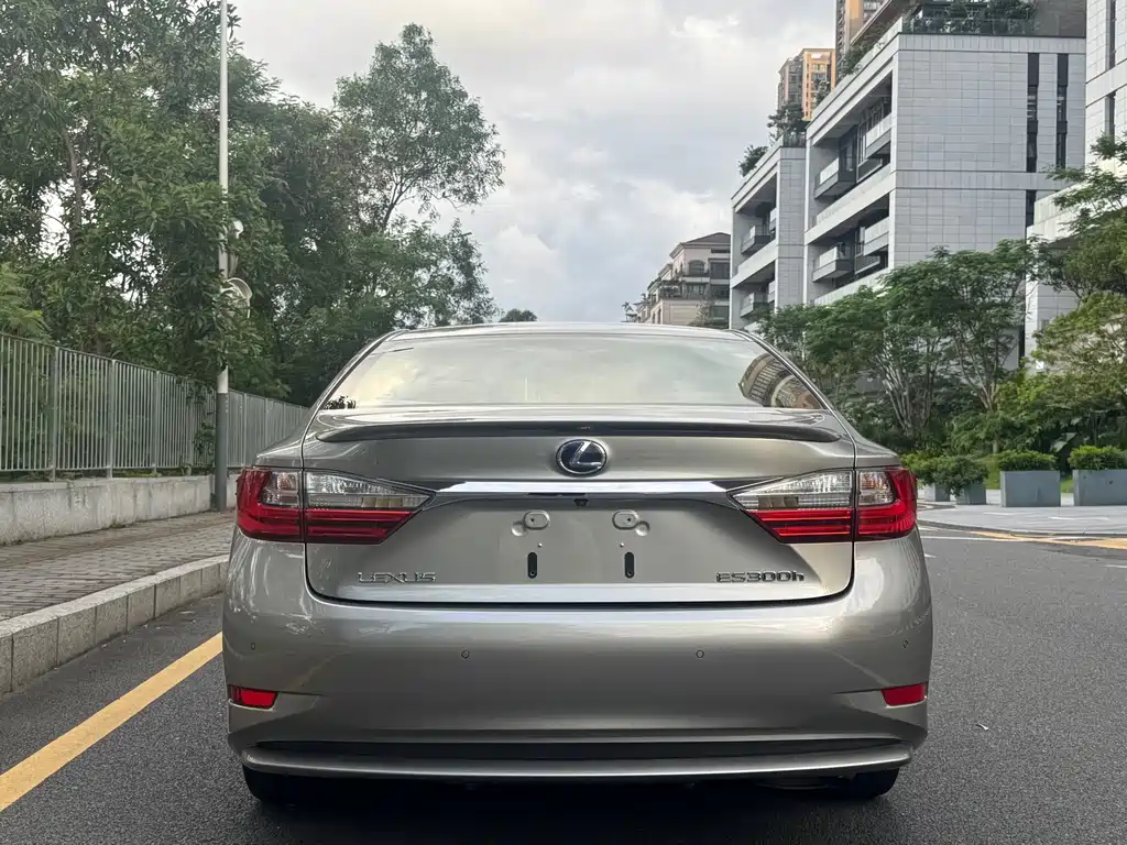 Lexus ES 2015 300h Comfort