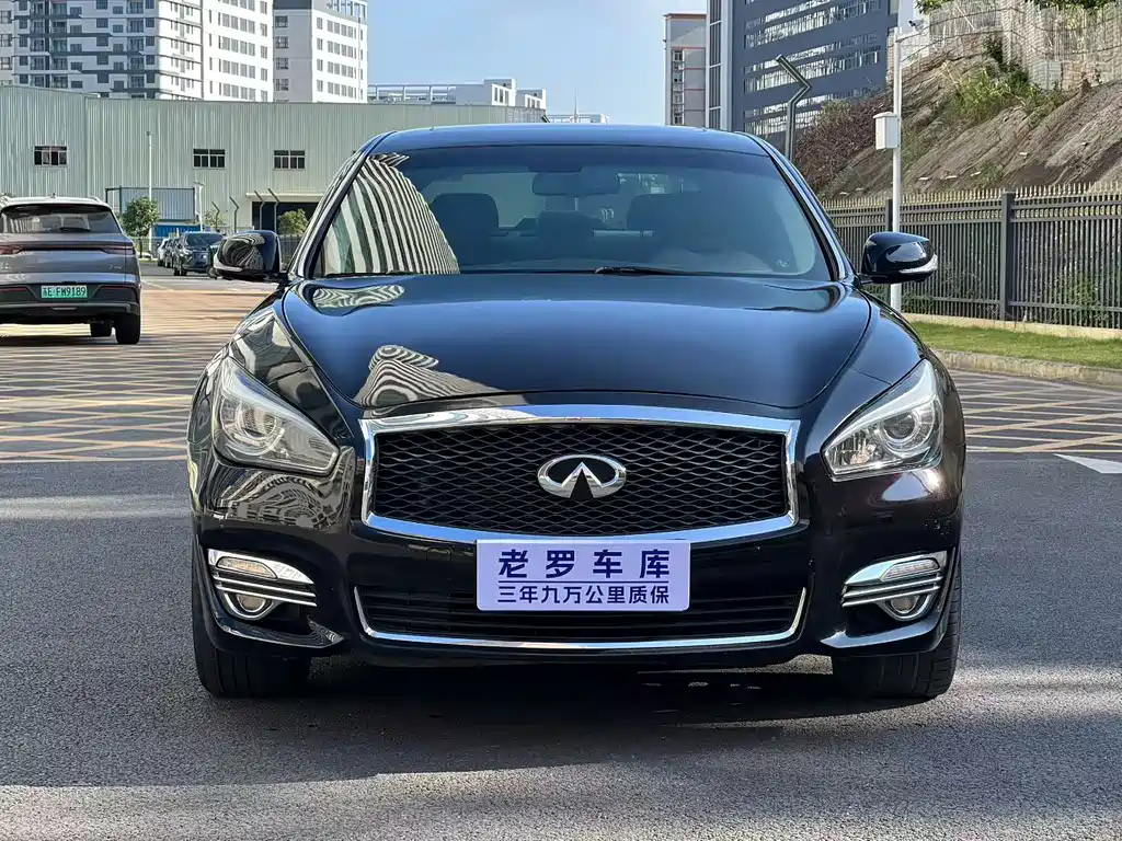 INFINITI Q70