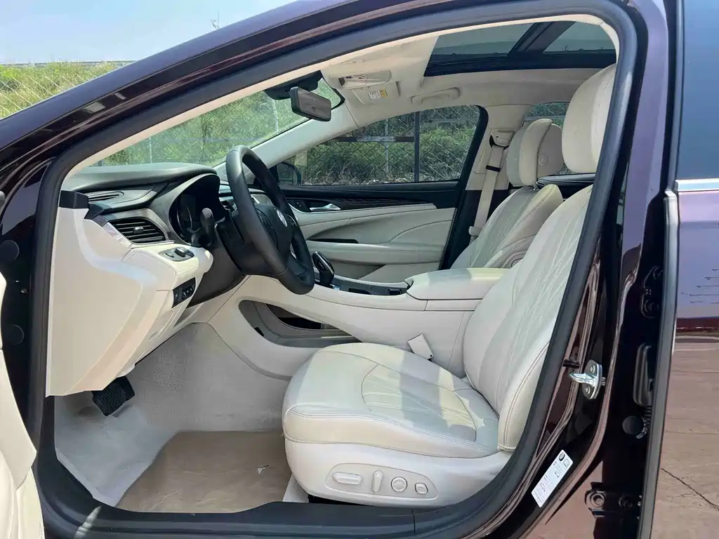 Buick LaCrosse 2022 Avenir Flagship