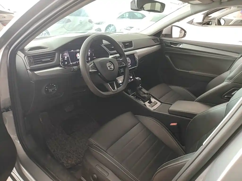 Skoda Superb — миниатюра 16