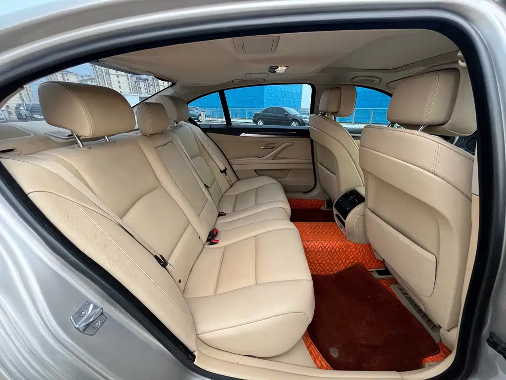 BMW 5 Series — миниатюра 13