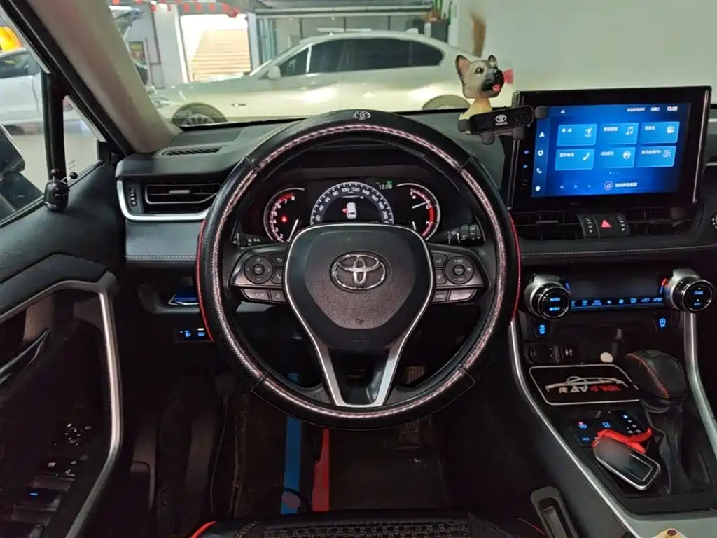 Toyota RAV4 — миниатюра 11