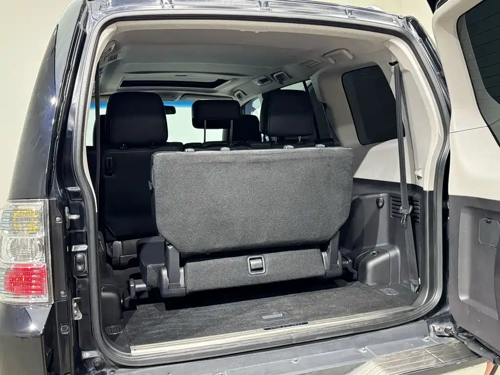 Mitsubishi Pajero (Import) — миниатюра 15