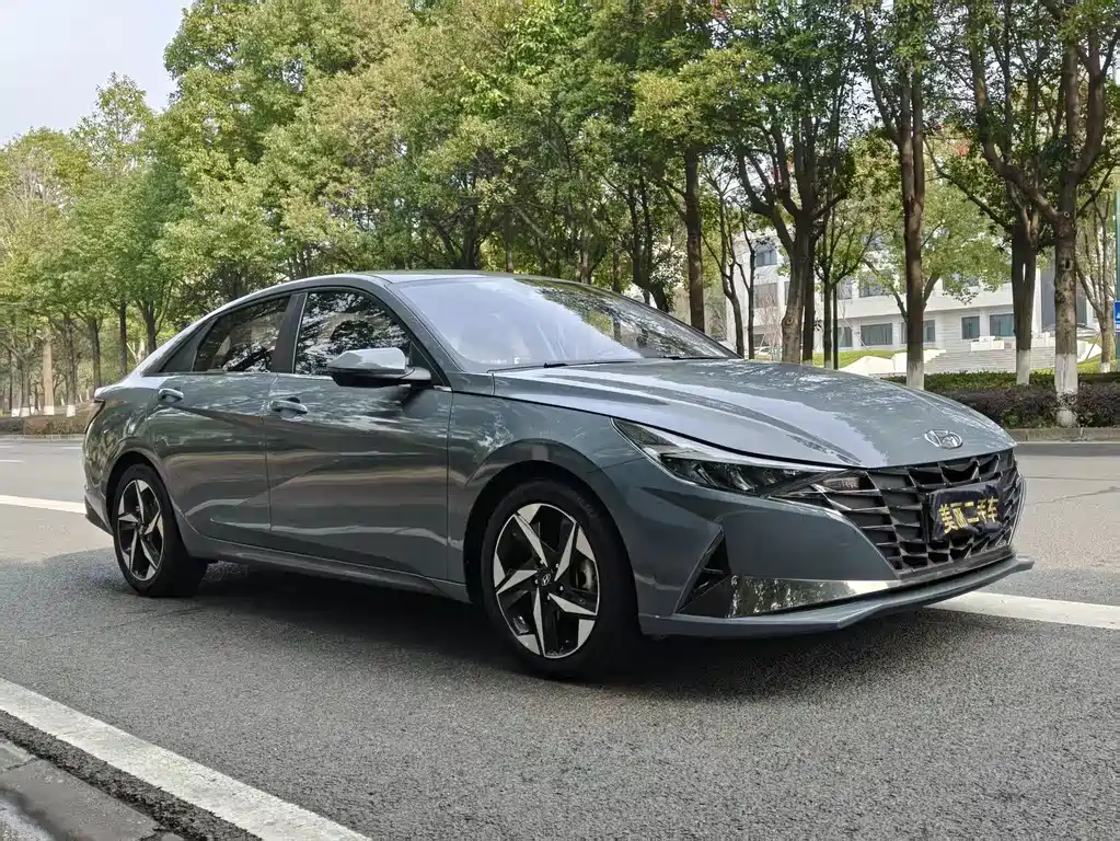 HYUNDAI ELANTRA