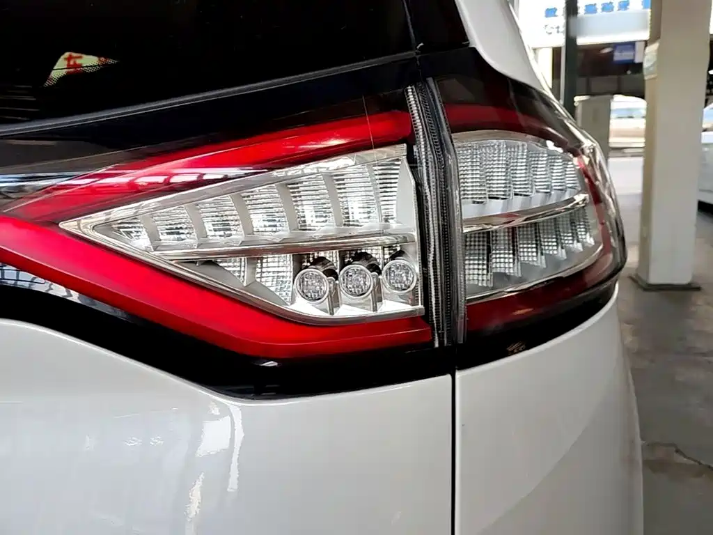 Ford Edge — миниатюра 8