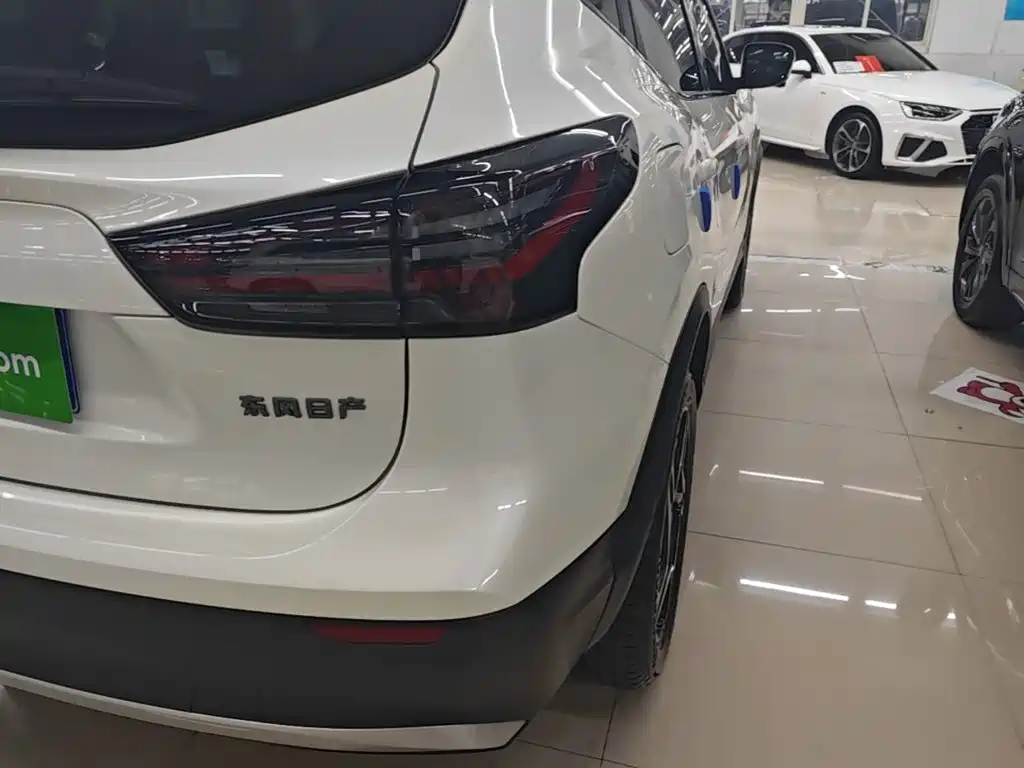 Nissan Qashqai — миниатюра 8