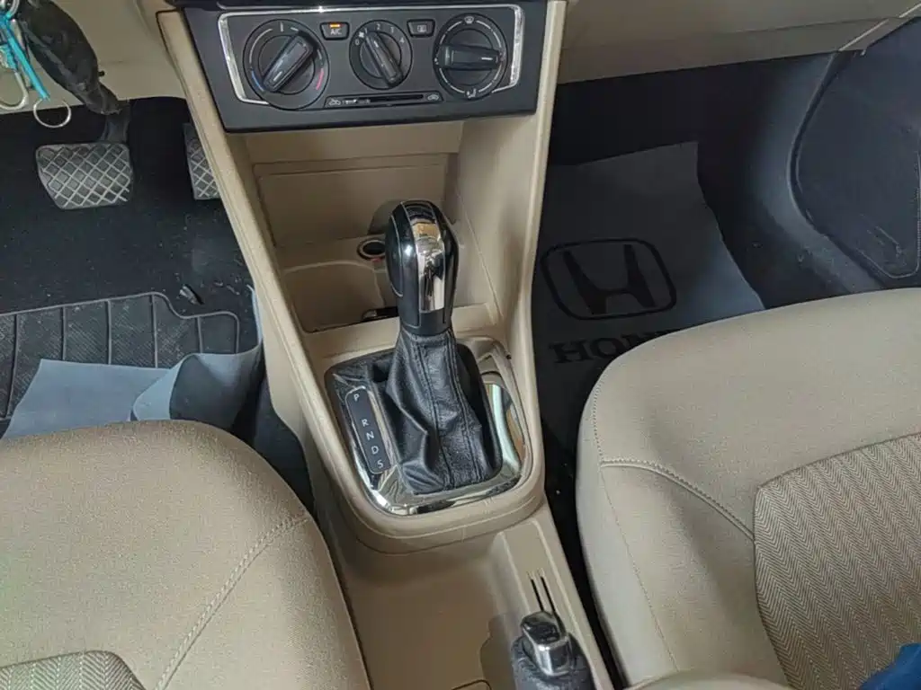 Volkswagen Jetta — миниатюра 14