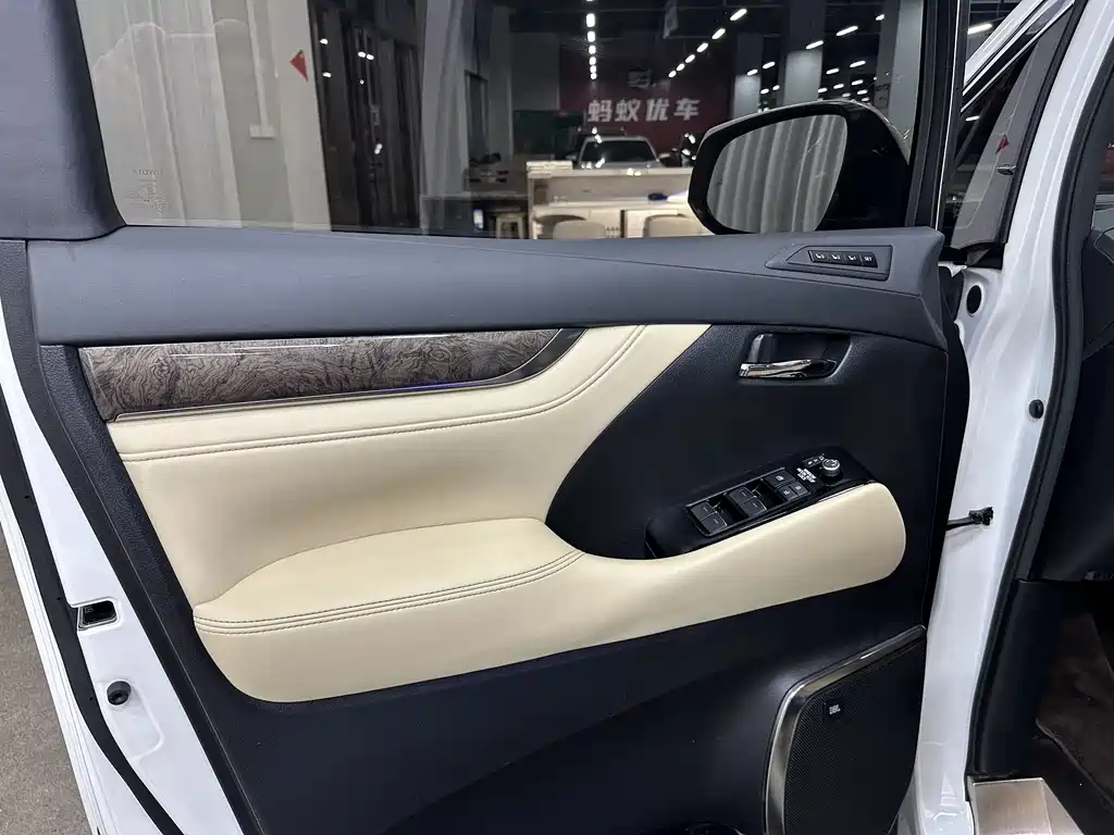 Toyota Vellfire 2021 2.5L HV Luxury