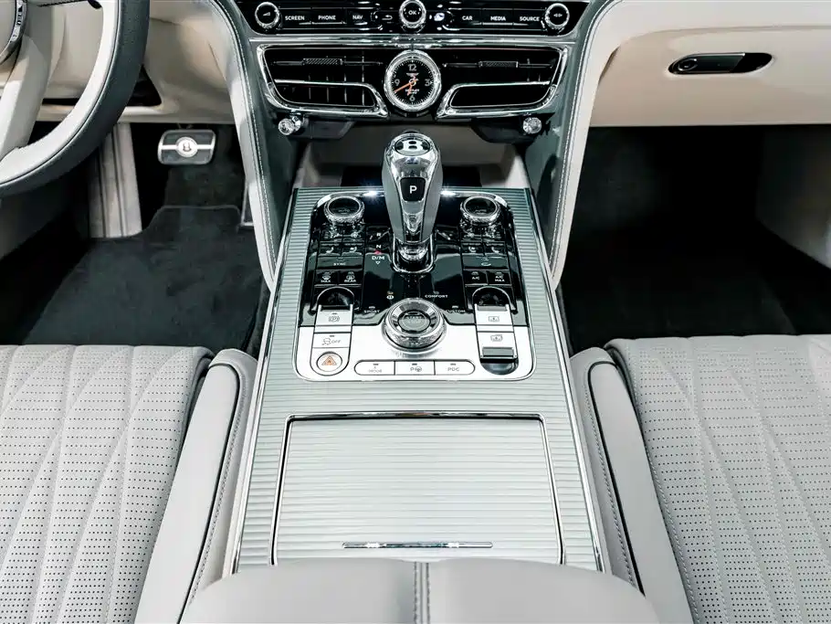 Bentley Flying Spur PHEV — миниатюра 15