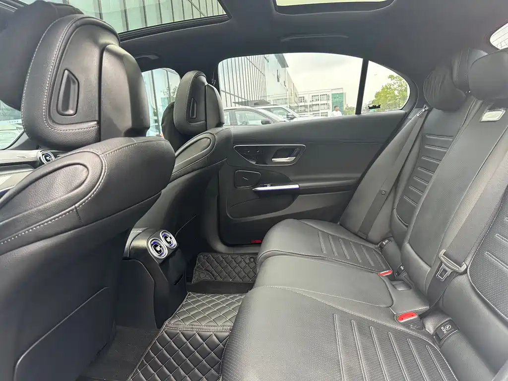 Mercedes-Benz C-Class — миниатюра 7