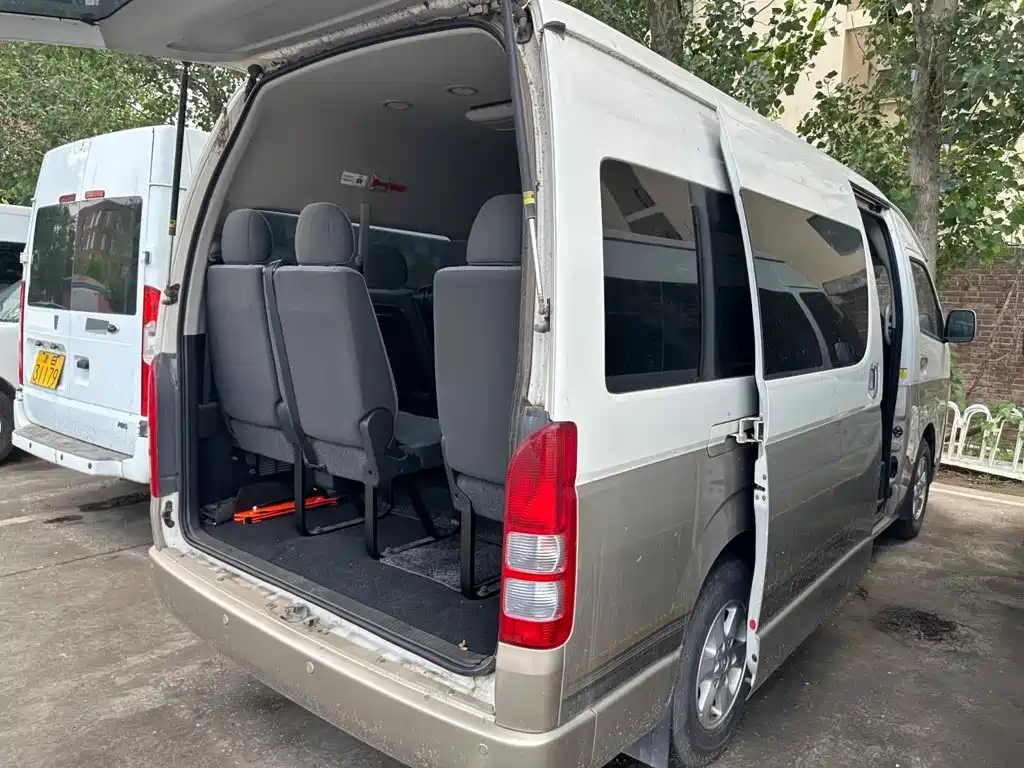 Toyota Hiace — миниатюра 6