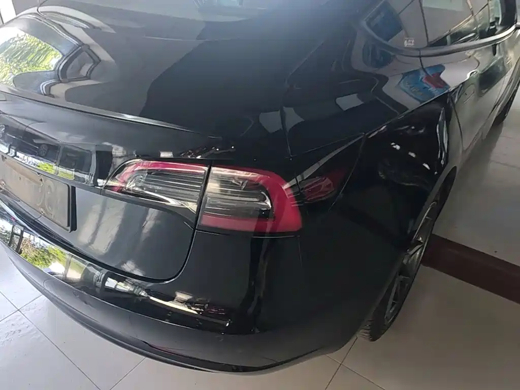 Tesla Model 3 — миниатюра 8