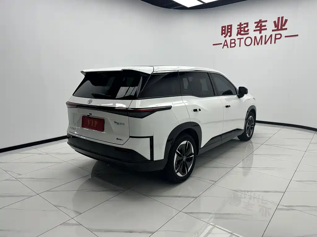 Toyota bZ3X - фото 9