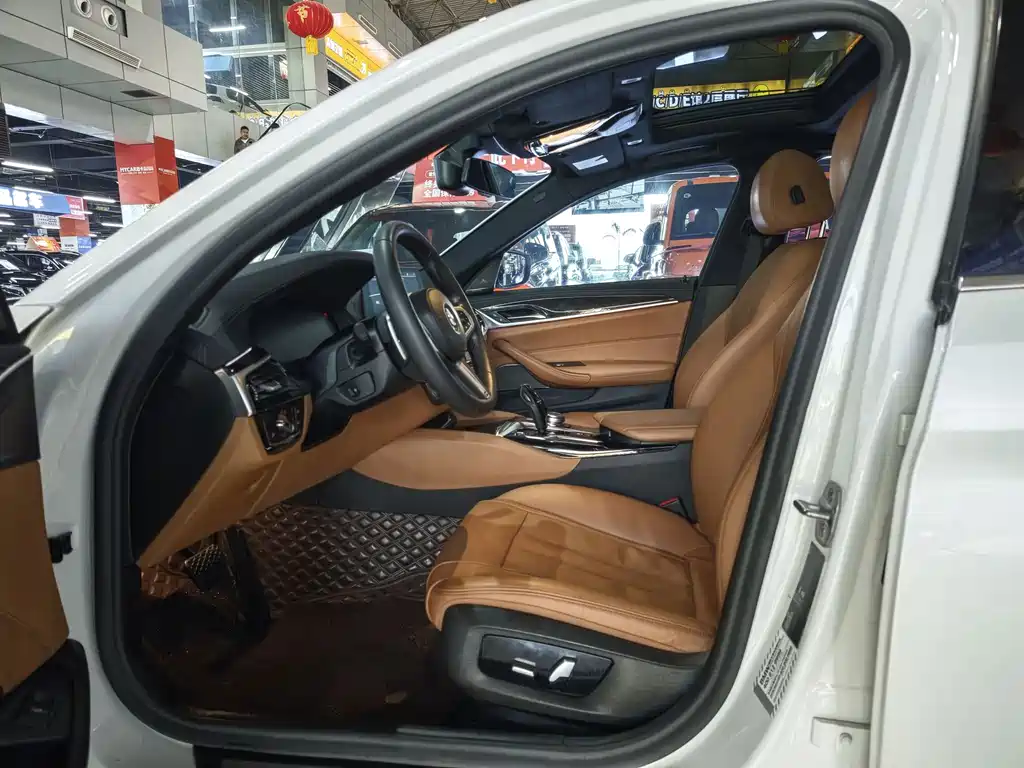 BMW 5 Series — миниатюра 6