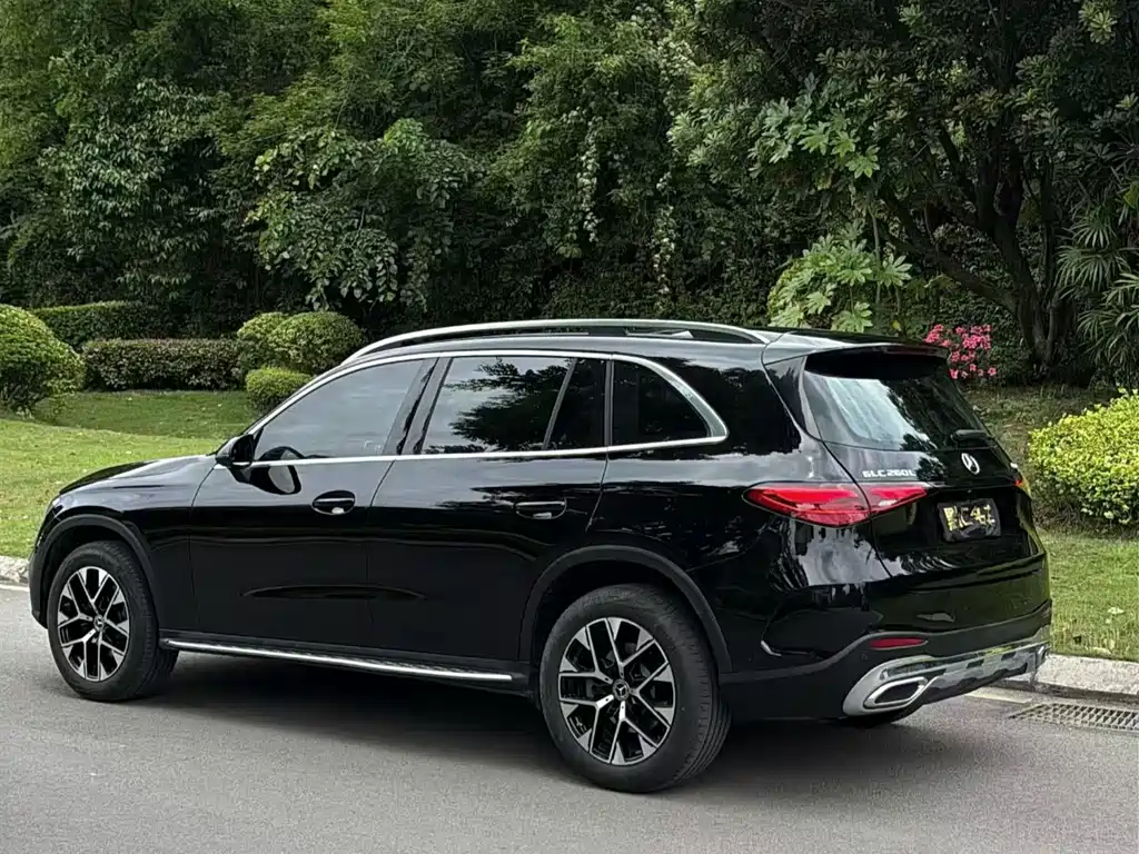 Mercedes-Benz GLC 2023 GLC 260 L 4MATIC 5 мест