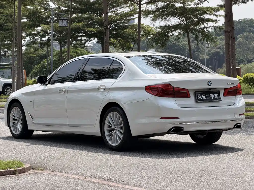 BMW 5 Series — миниатюра 9