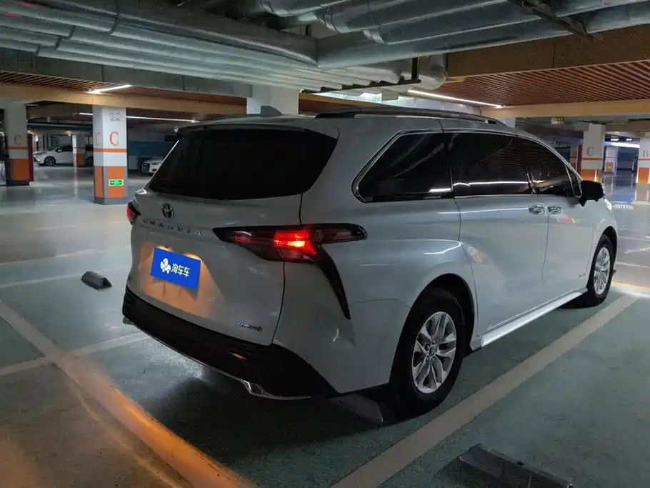 Toyota Granvia — миниатюра 3