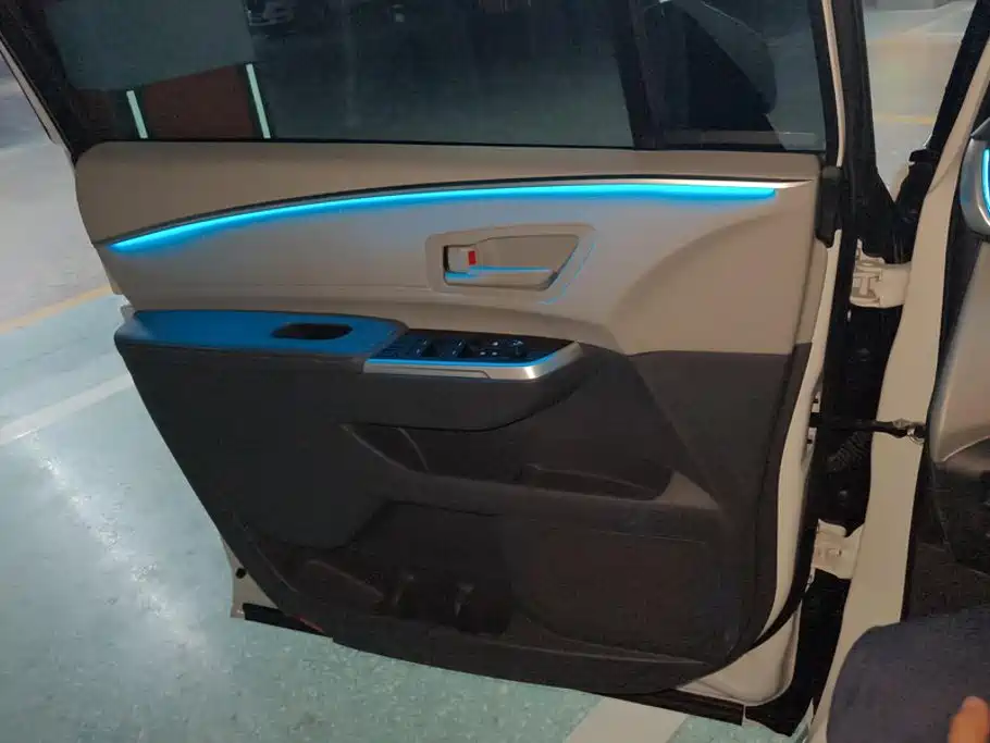 Toyota Granvia — миниатюра 7