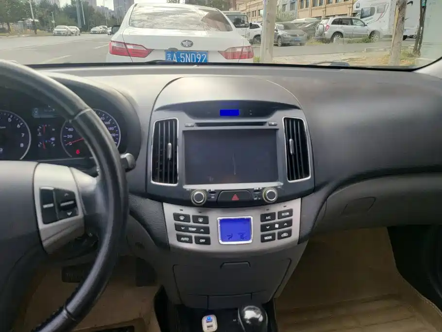 Hyundai Elantra — миниатюра 13