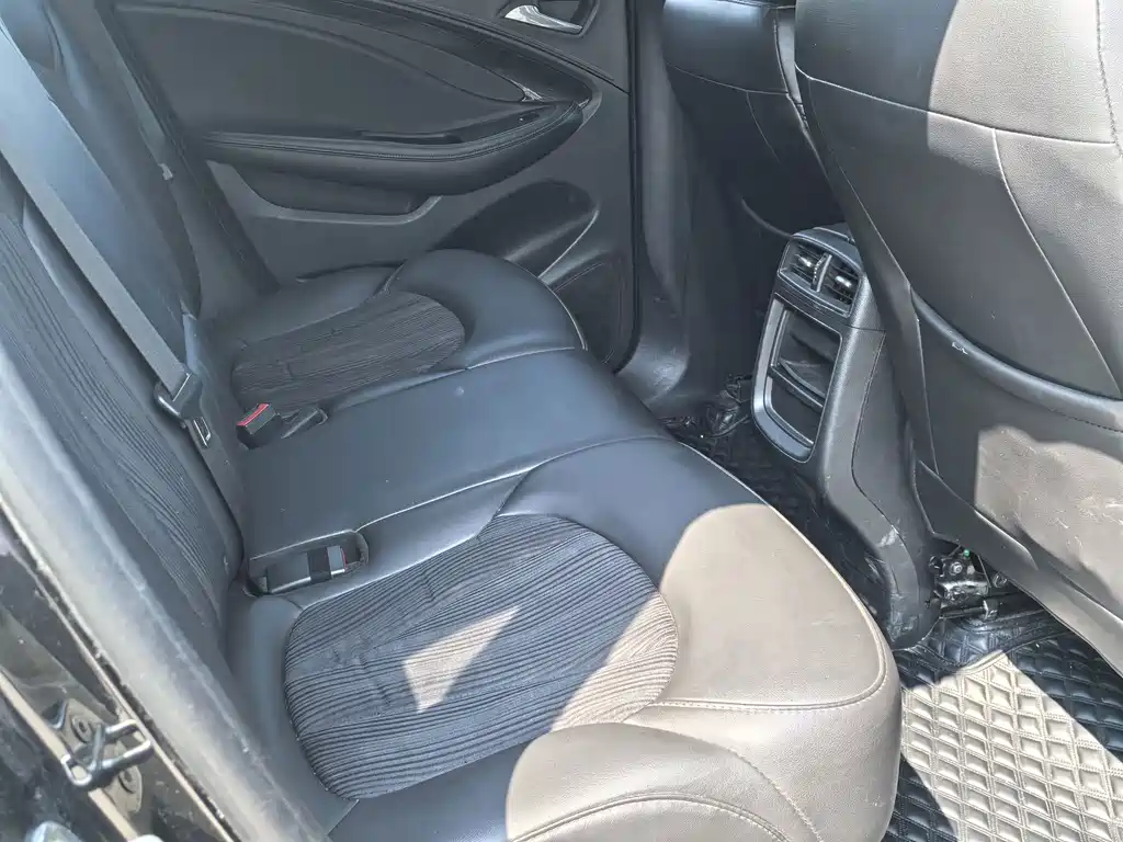 Buick Envision Plus — миниатюра 8