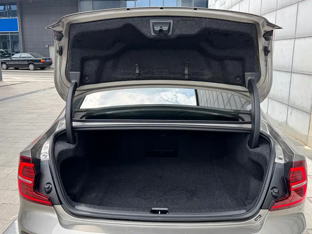 Volvo S60 — миниатюра 39