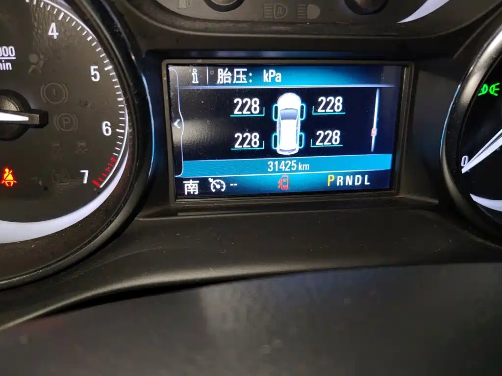 Buick Envision Plus — миниатюра 8