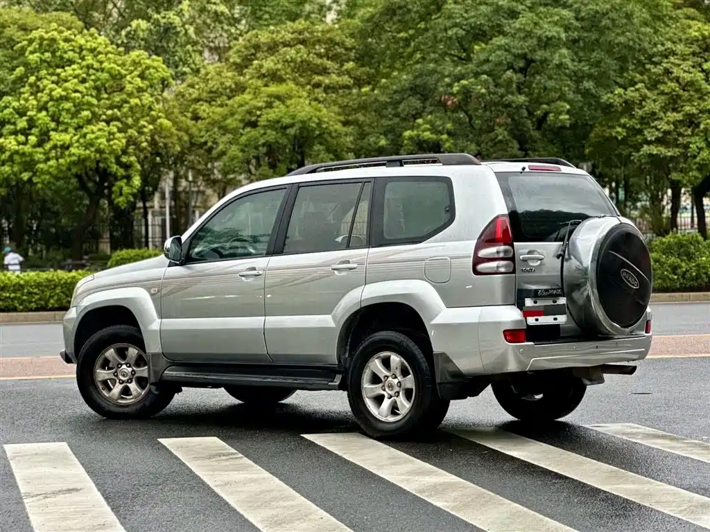 Toyota Land Cruiser Prado 2005 4.0L AT GX Luxury