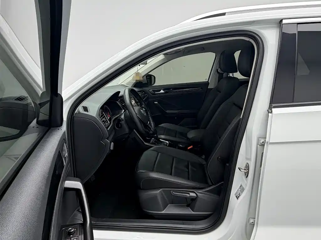 Volkswagen T-Roc — миниатюра 12