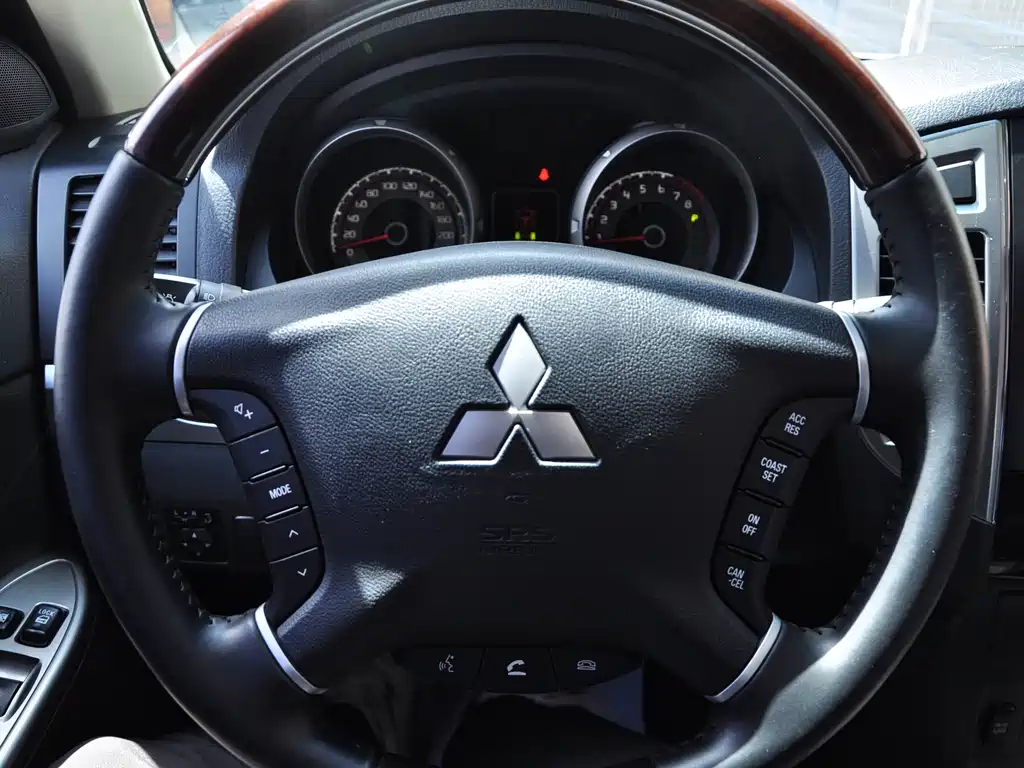 Mitsubishi V97 2019 3.8L GLS