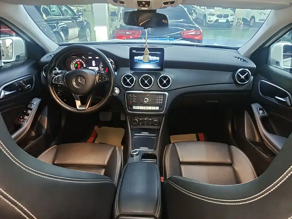Mercedes-Benz GLA — миниатюра 10