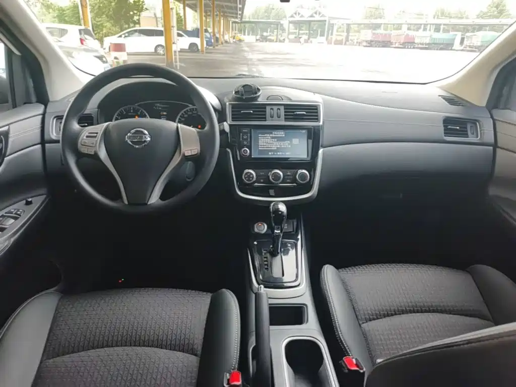Nissan Tiida — миниатюра 10