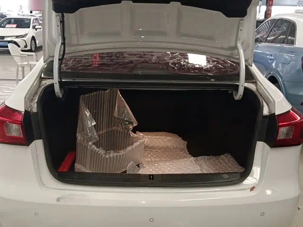 Roewe 360 — миниатюра 19