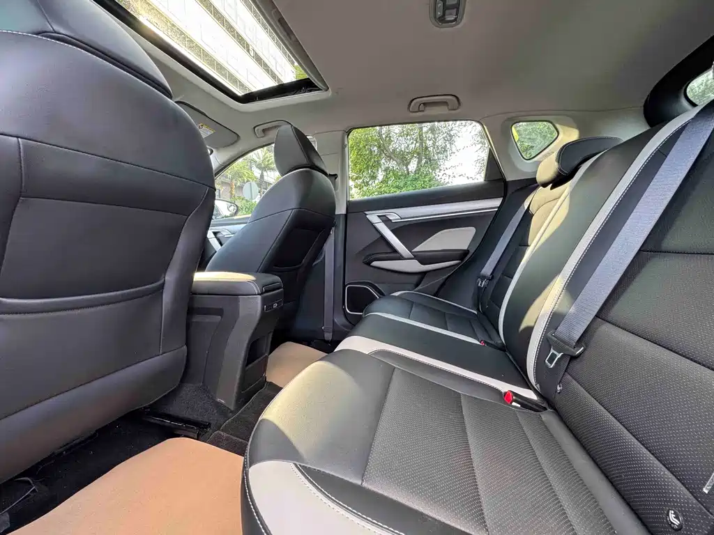Geely Binyue — миниатюра 6