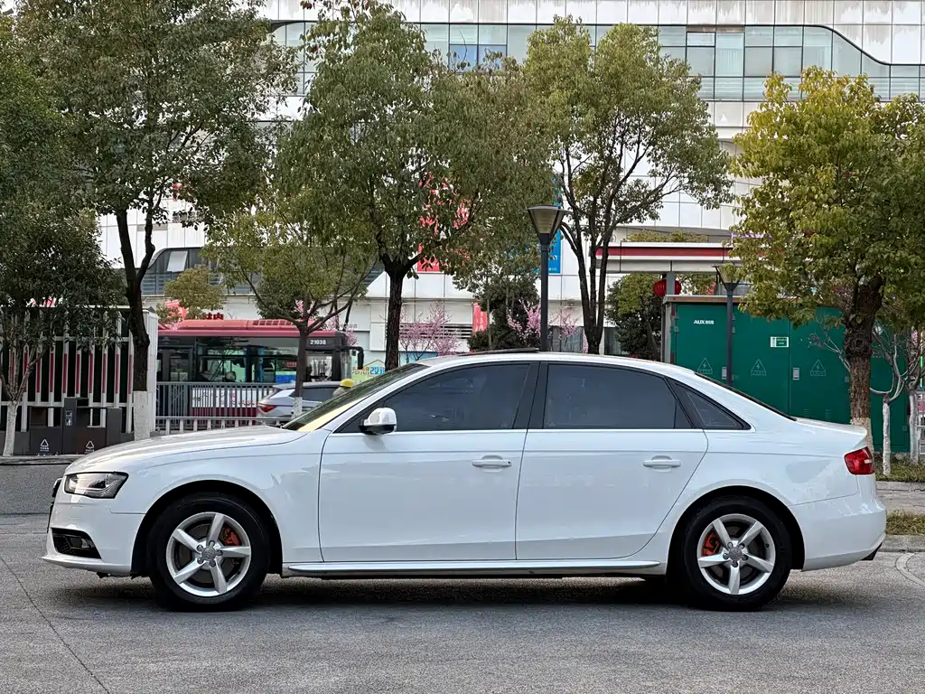Audi A4L 2015 35 TFSI AT